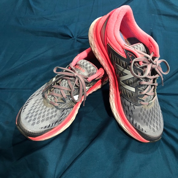 Sneakers - Picture 2 of 7